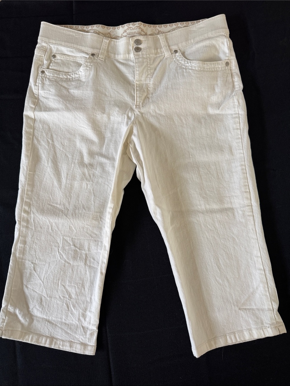 Bandolino White Stretch Denim Capri Jeans
